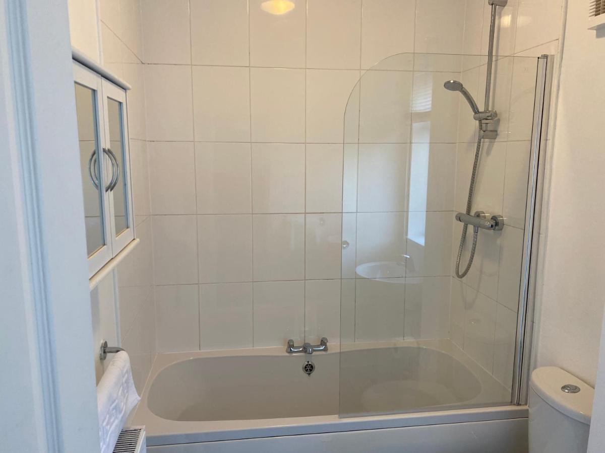 Kitchener - Wonderful 2-Bedroom Apt Sleeps 5 Free Parking Free Wifi Gateshead Exterior foto